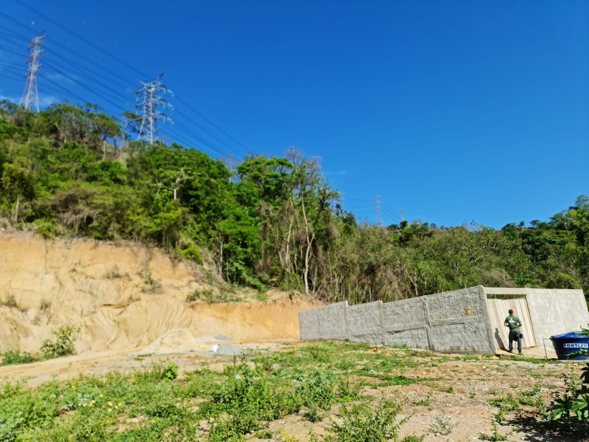 Dois condomínios irregulares estavam sendo construídos no Parque Estadual da Pedra Branca, na Zona Oeste do Rio - Divulgação