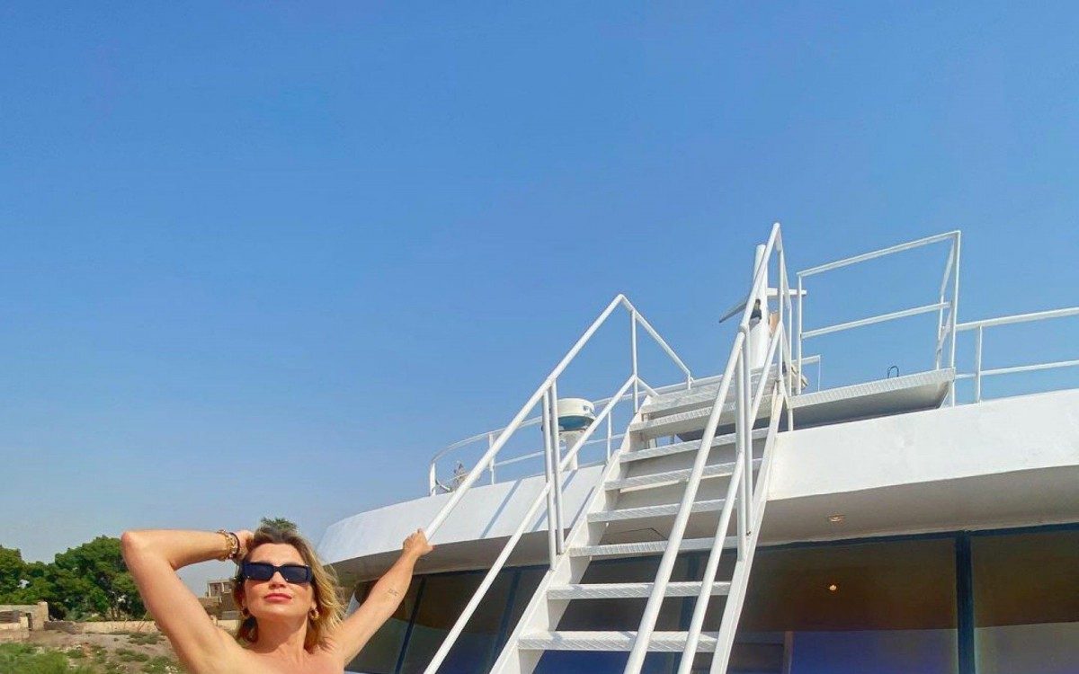 Fl&aacute;via Alessandra