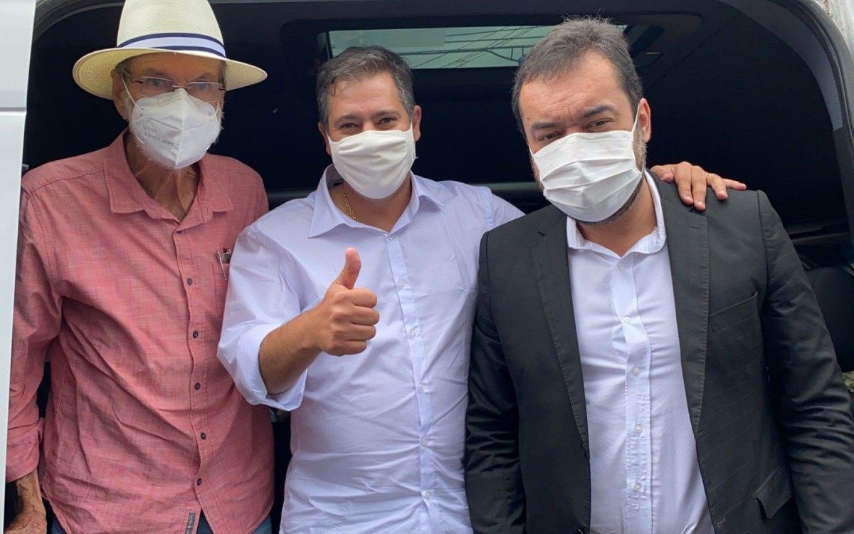 Governador Claudio Castro (PL), Prefeito de Cabo Frio, Jos&eacute; Bonif&aacute;cio (PDT) e secret&aacute;rio de Ci&ecirc;ncia e Tecnologia, Dr Serginho (REP)