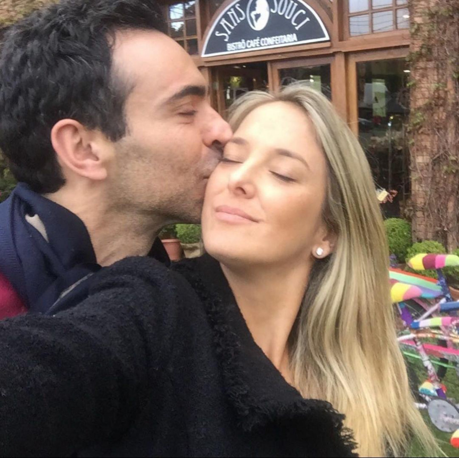 Apresentadora homenageou o marido nas redes sociais - Reprodução