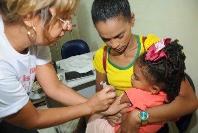 Cariocas vão aos postos para Dia D de multivacinação