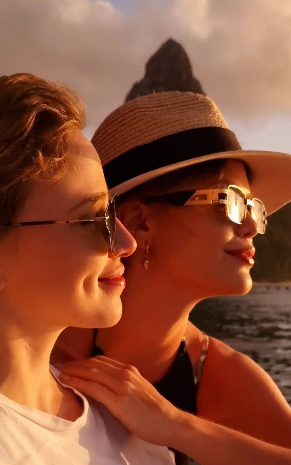 Vit&oacute;ria Strada e Marcella Rica