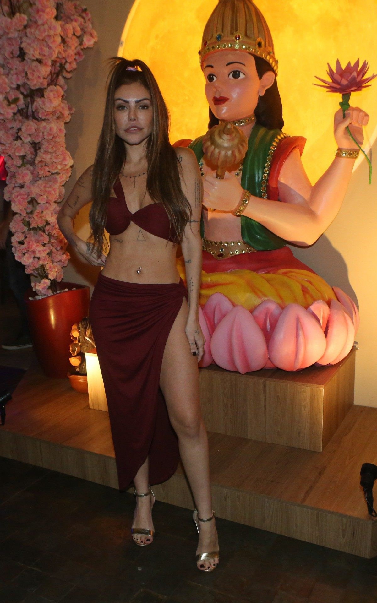 Liziane Gutierrez curte balada em boate na Barra da Tijuca, na Zona Oeste do Rio, na noite deste s&aacute;bado