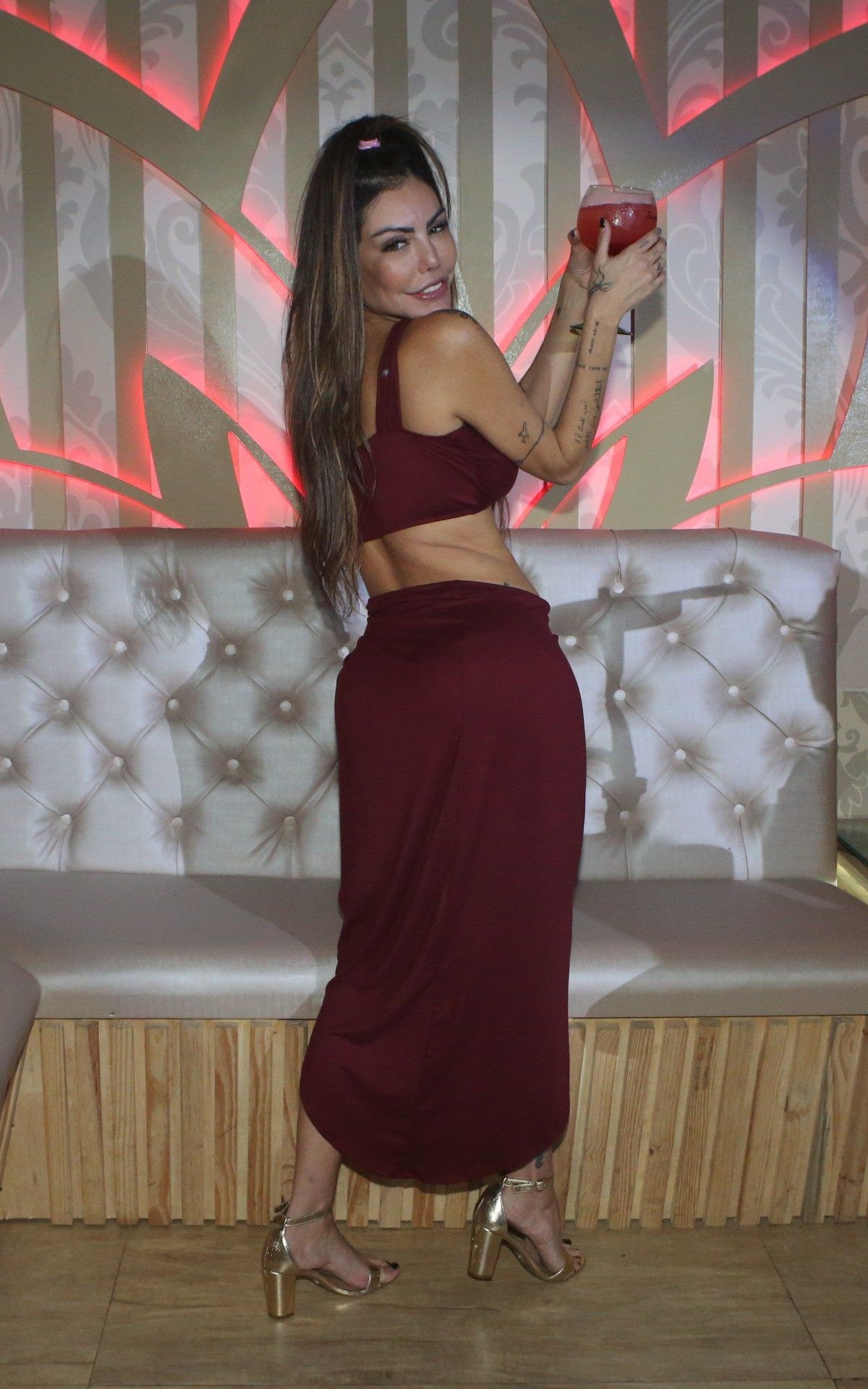 Liziane Gutierrez curte balada em boate na Barra da Tijuca, na Zona Oeste do Rio, na noite deste s&aacute;bado