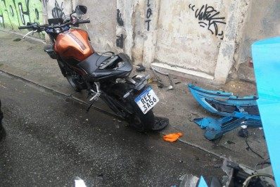 Vídeo mostra momento em que dupla bate em viatura policial em Vila Isabel