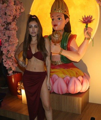 Liziane Gutierrez curte balada em boate na Barra da Tijuca, na Zona Oeste do Rio, na noite deste sábado - Ag. News