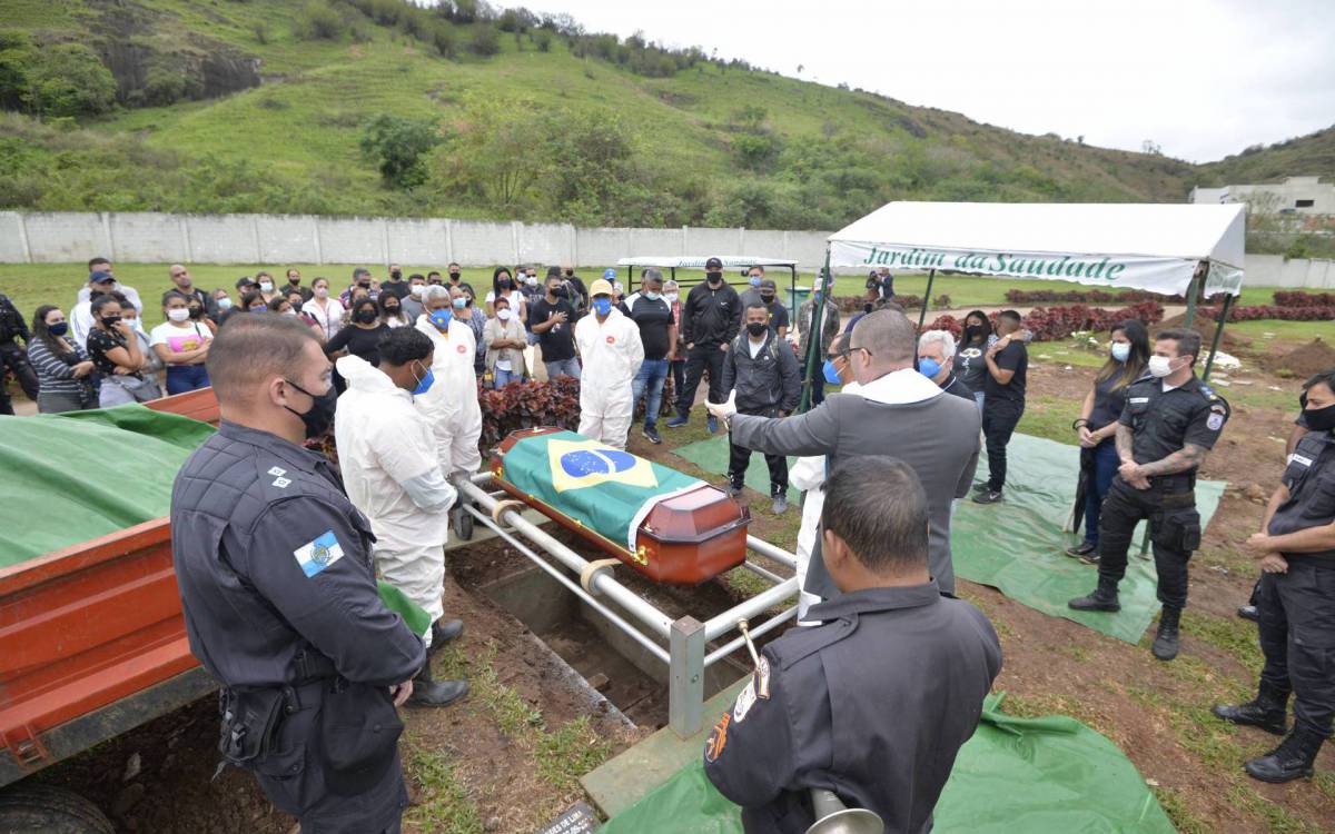PM morto na Bahia é enterrado
