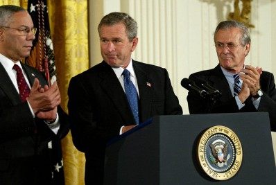 Ex-presidente Bush define Colin Powell como 'grande servidor público'