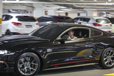 Fotos! Boninho e Ana Furtado são clicados em carrão de luxo no Rio