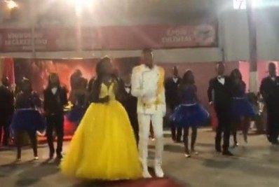 Coreografia de festa de 15 anos no Jacarezinho viraliza nas redes sociais