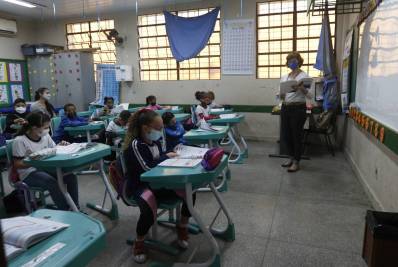 Rio tem 25 mil alunos que não voltaram às escolas e nem entregaram as atividades