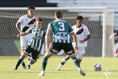Em alta no Vasco, Riquelme agradece apoio dos jogadores experientes e de Fernando Diniz