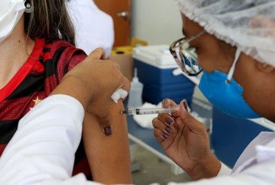 Macaé vacina mais de 3,6 mil pessoas com dose de reforço