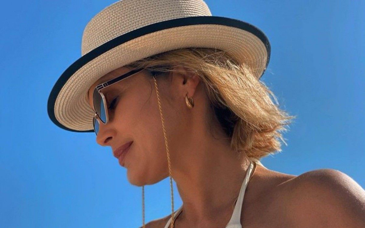 Fl&aacute;via Alessandra 