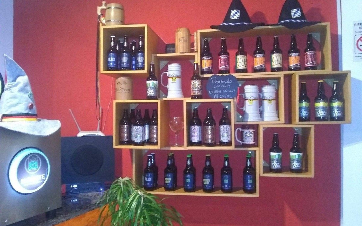 Fam&iacute;lia Scharder Essen&Bier: restaurante promove a Oktoberfest em Petr&oacute;polis
