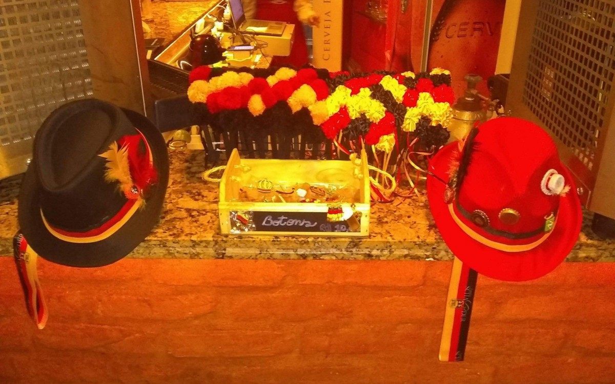 Fam&iacute;lia Scharder Essen&Bier: restaurante promove a Oktoberfest em Petr&oacute;polis