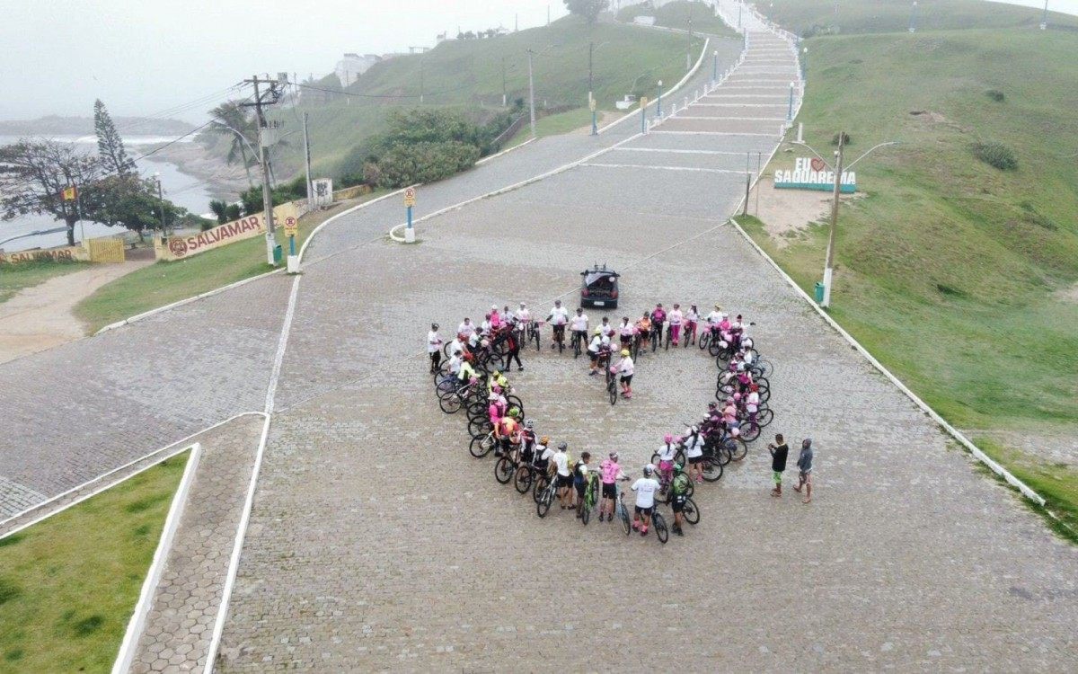 Ciclistas de diversos bairros se reuniram na Pra&ccedil;a do Cora&ccedil;&atilde;o