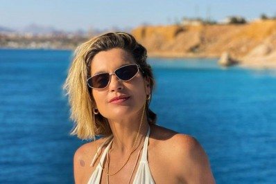 Flávia Alessandra 'quebra a internet' ao posar com um maiô decotado