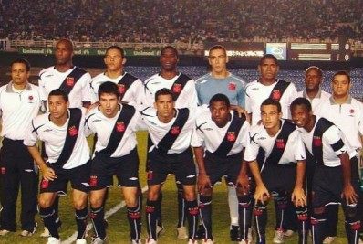 Ex-jogador do Vasco relembra festas com muitas mulheres e admite: 'Tem jogador que gosta de homem'