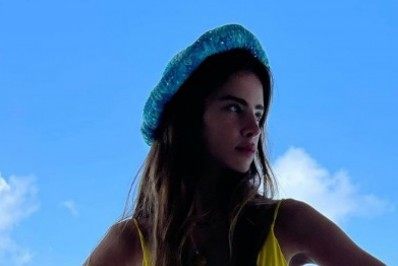 De biquíni amarelinho, Giulia Be arrasa em cliques nas Ilhas Maldivas