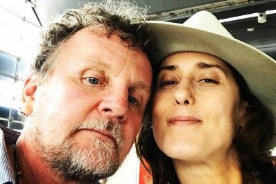Paola Carosella anuncia o fim do seu  casamento 