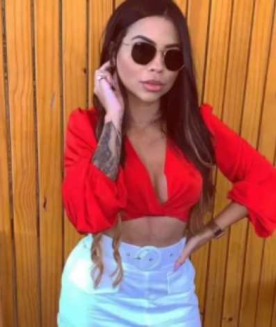 Ana Carolina Almeida Campos é formada em Biomedicina e usava o registro de outro profissional para atender pacientes em clínica - Reprodução/ Redes Sociais