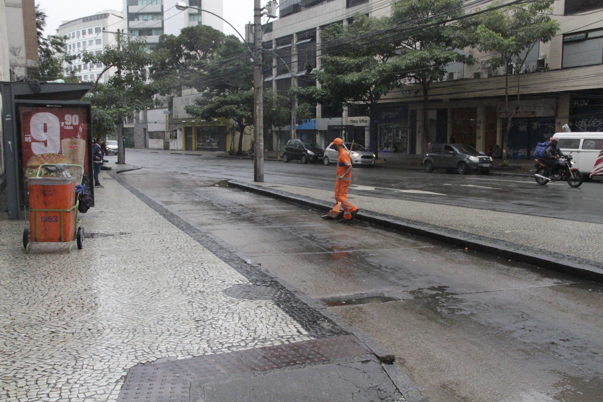 Linhas de ônibus passam a ser multadas automaticamente a partir de hoje, nesta terça (19), foto do ponto final da linha 629. - Marcos Porto/Agencia O Dia