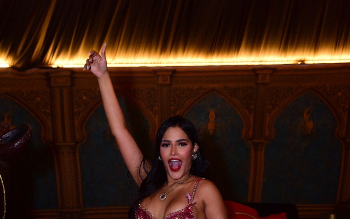 Ex-BBB Flay em sua festa de aniversário, em São Paulo, na noite desta terça-feira