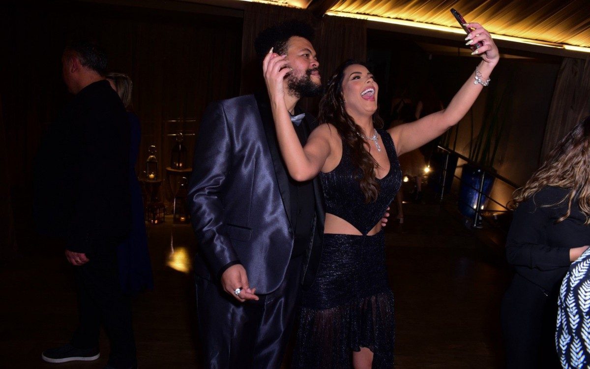 Ex-BBB Ivy e Babu Santana se reencontram na festa de aniversário de Flayslane, em São Paulo