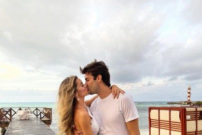 Com foto romântica, Carol Dias se declara para Kaká: 'Minha vida'