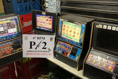 Polícia apreende oito máquinas caça-níqueis em Vila Isabel, na Zona Norte