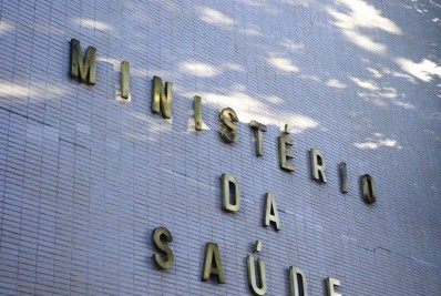 Secretaria do Ministério da Saúde afirma que vacinação contra a covid-19 em crianças é segura