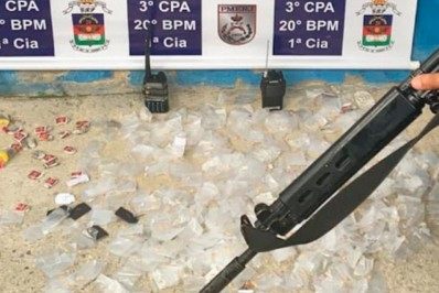 PM identifica ponto de venda de drogas e prende traficante em Mesquita