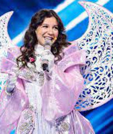 A cantora Priscilla Alcantara era a famosa que estava por baixo da fantasia de Unicórnio na atração - fotos Reprodução Internet