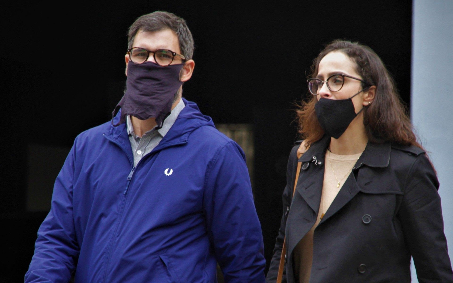 Ator Juliano Cazarré deixa o velório do médico Claudio Marsili no cemitério do Caju, Zona Norte do Rio - Marcos Porto/Agencia O Dia