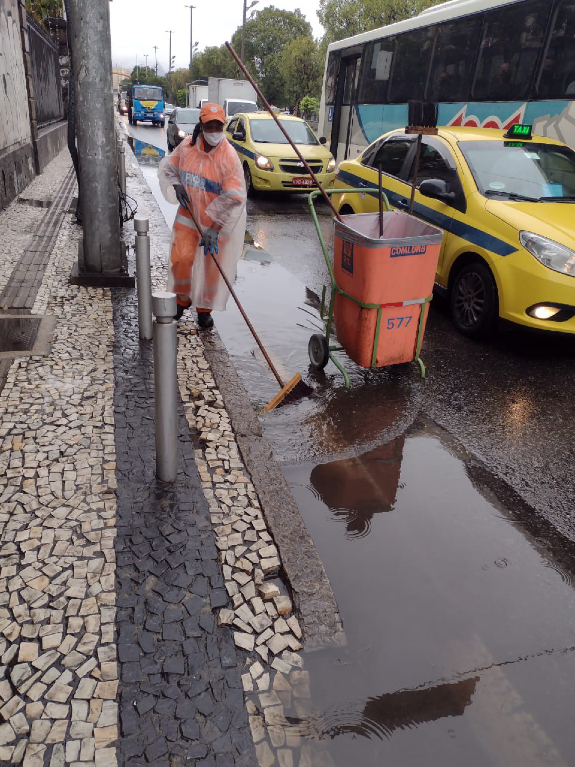 Chuva provocou alagamentos pela cidade do Rio - Reprodução Twitter