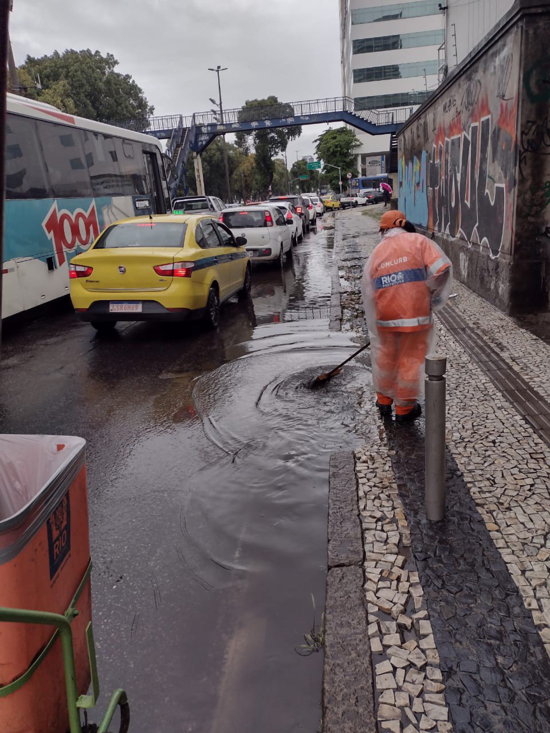 Chuva provocou alagamentos pela cidade do Rio - Reprodução Twitter