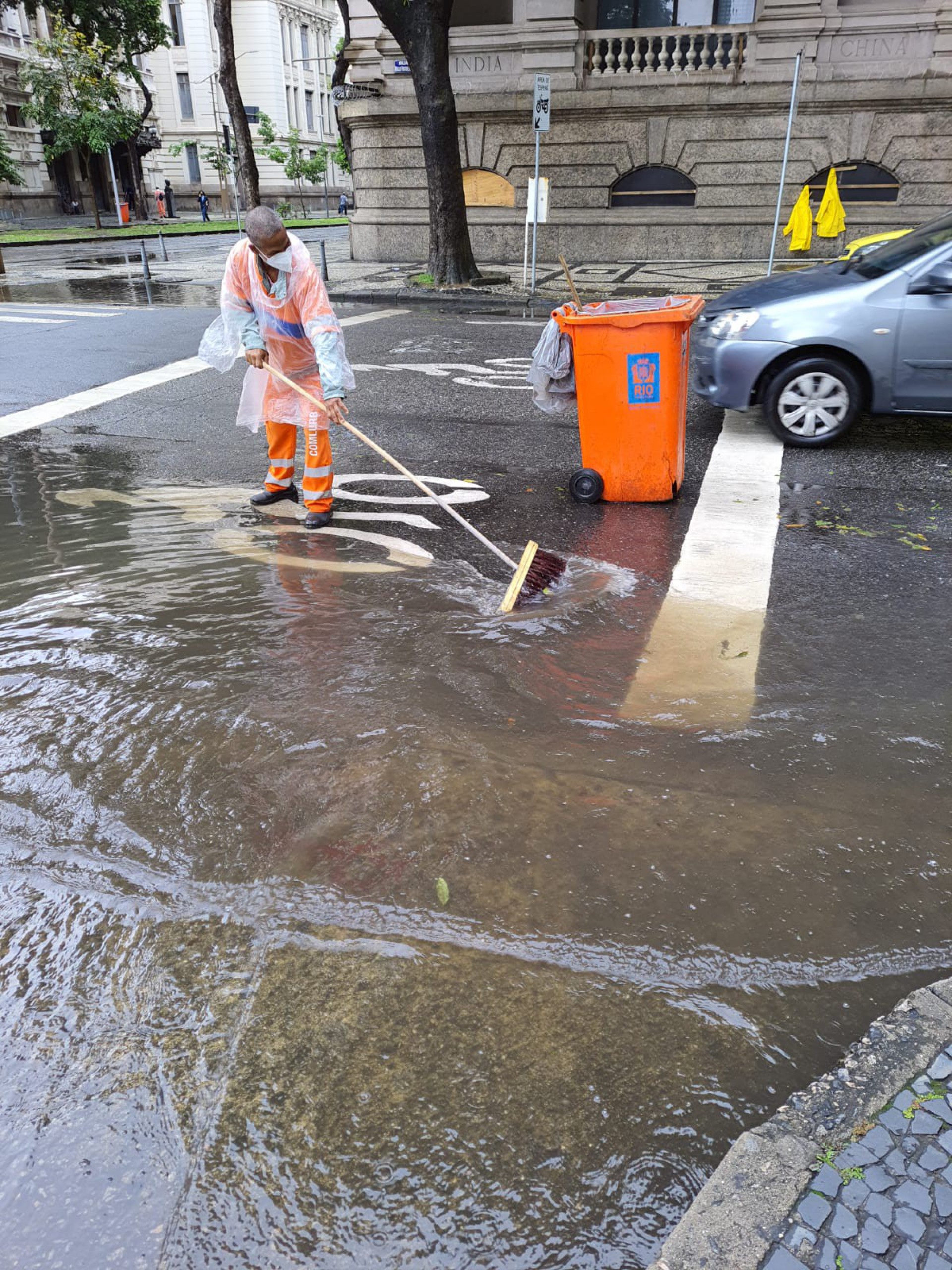 Chuva provocou alagamentos pela cidade do Rio - Reprodução Twitter