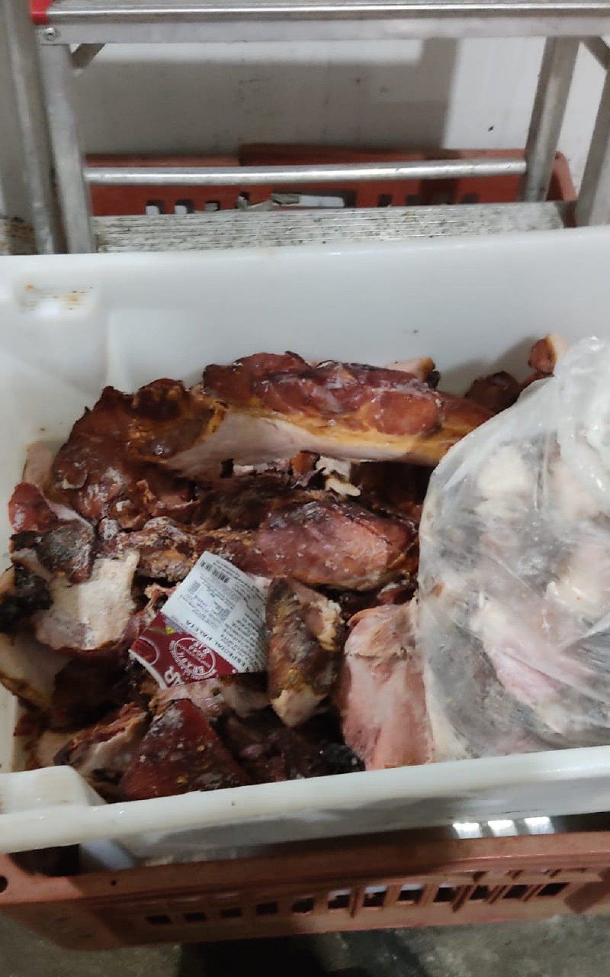 Foram descartados mais de 130 quilos de carne