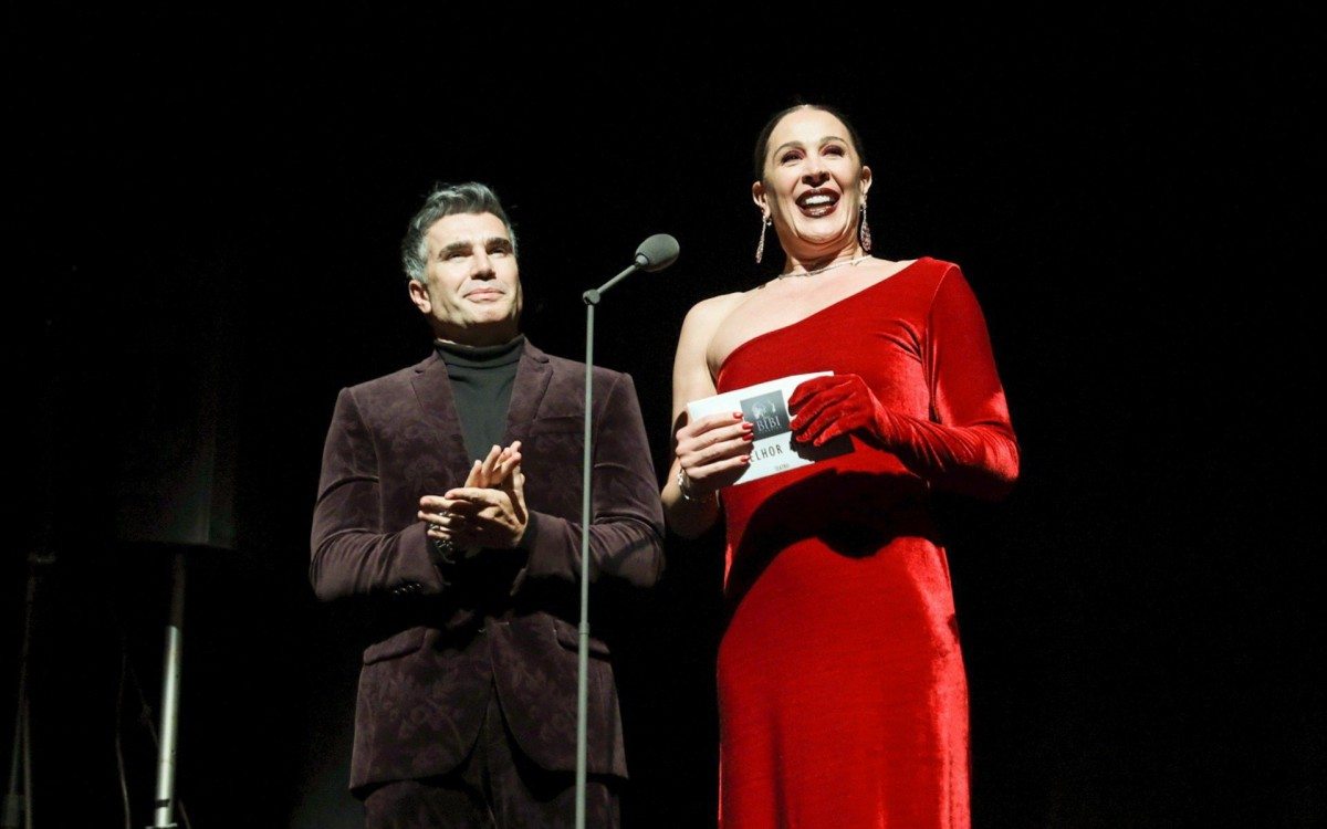 Jarbas Homem de Mello e Cl&aacute;udia Raia no Pr&ecirc;mio Bibi Ferreira, em S&atilde;o Paulo, na noite desta quarta-feira