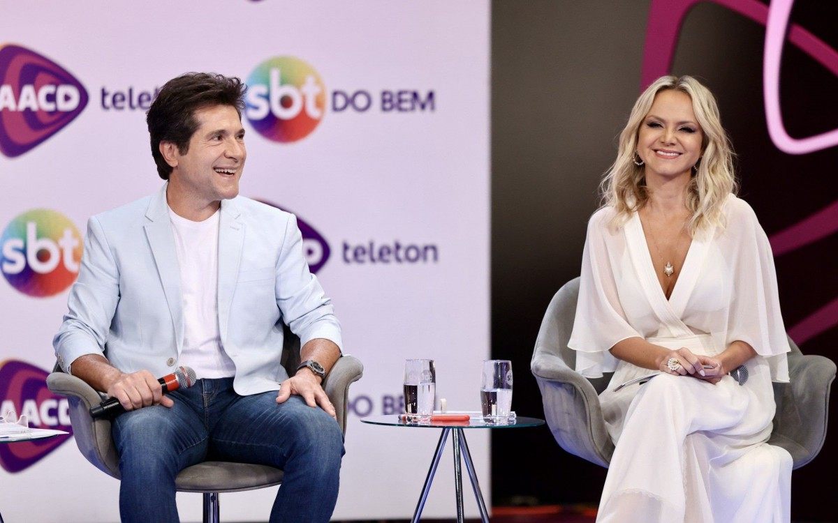 O cantor Daniel e a apresentadora Eliana na coletiva de imprensa do Teleton 2021