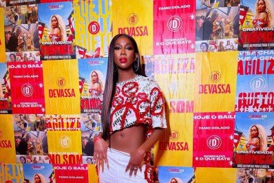 Camilla de Lucas desrespeita equipe da Rede TV! em evento