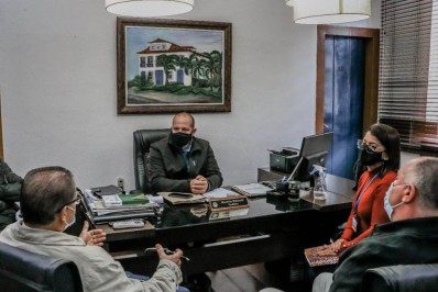 Marcelo Delaroli assina convênios de R$ 20 milhões com a Caixa para pavimentação