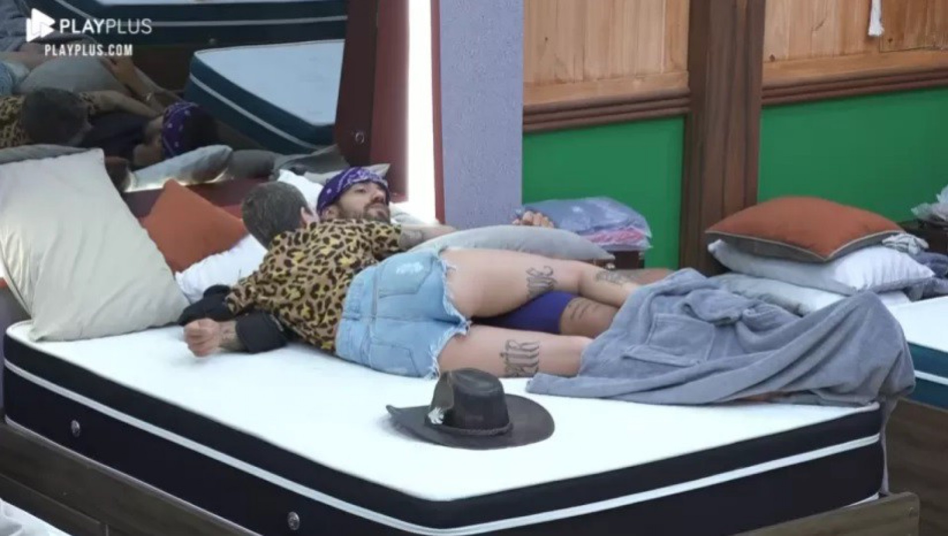 Bil Araújo e Lary - reprodução de vídeo