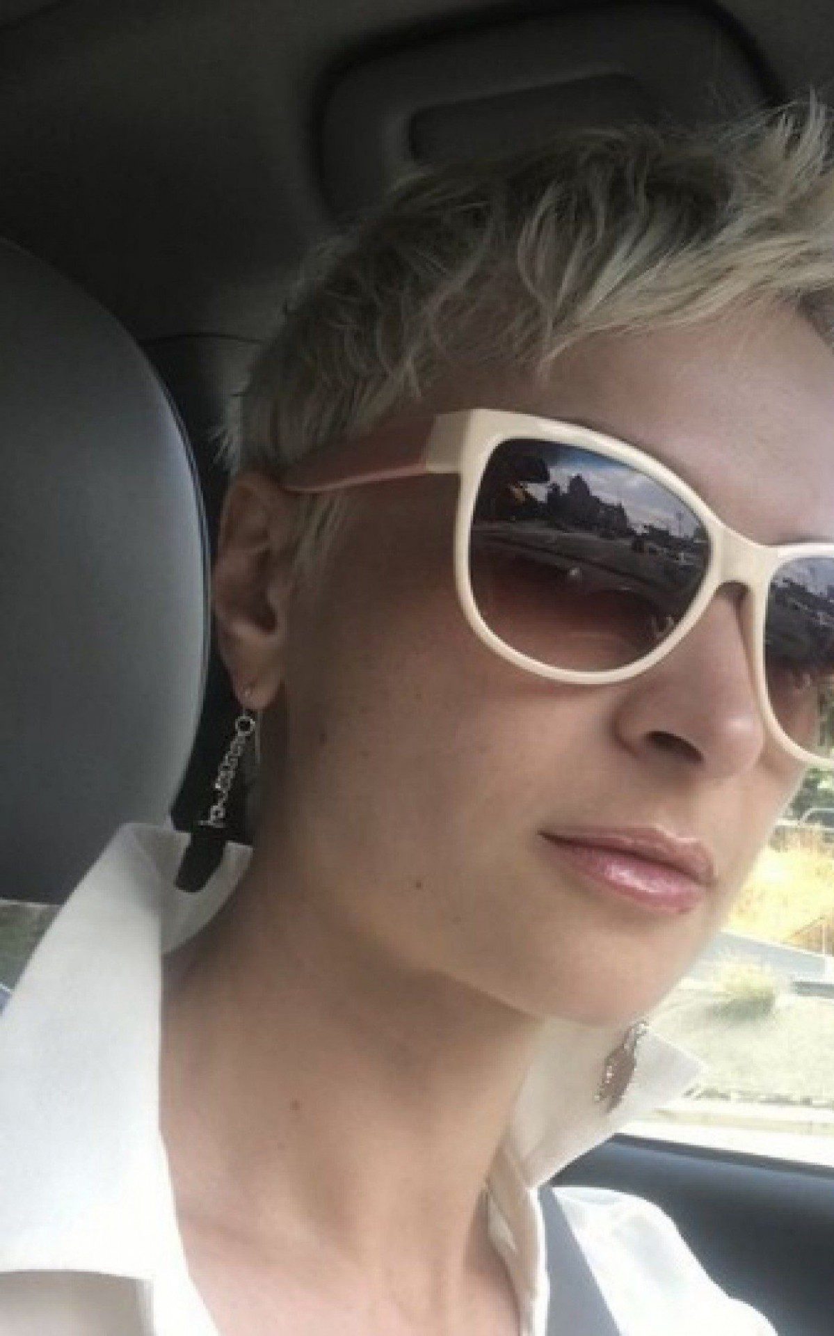 Halyna Hutchins morreu no set de filmagens de 'Rust', no Novo M&eacute;xico, ap&oacute;s o ator Alec Baldwin disparar acidentalmente uma arma cenogr&aacute;fica