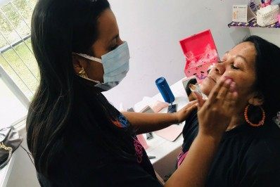 Caps AD promove 'Dia de Beleza' para comemorar o Outubro Rosa em Belford Roxo