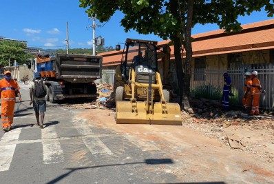 Prefeitura do Rio realiza operação para demolir construções irregulares na Gamboa