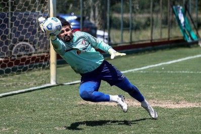 De olho no clássico, Marcos Felipe celebra boa fase no Fluminense