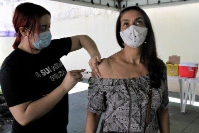 Cariocas com segunda dose marcada para dia 1º podem tomar a partir desta sexta-feira