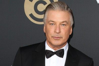 Alec Baldwin mata cinegrafista acidentalmente com disparo de arma cenográfica